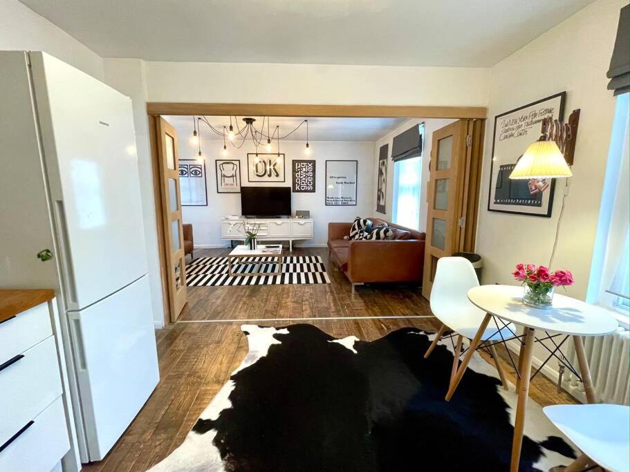 Gorgeous 2 Bedroom Apartment Edge Of Cabot Circus บริสตอล ภายนอก รูปภาพ